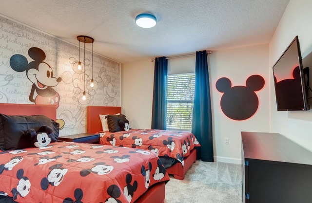 8953 CC - 4BR Townhome with Sparkling Pool