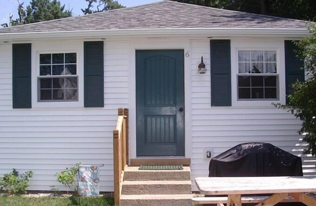 Beautiful Pine Point Cottage! in Pine Point