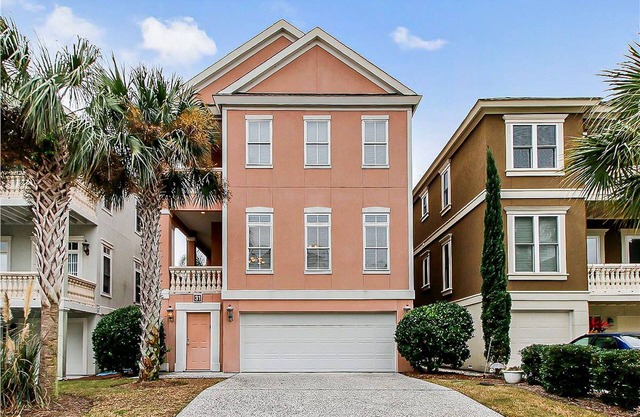 Dog-friendly home with private pool, WiFi, W/D & central AC - snowbird-friendly
