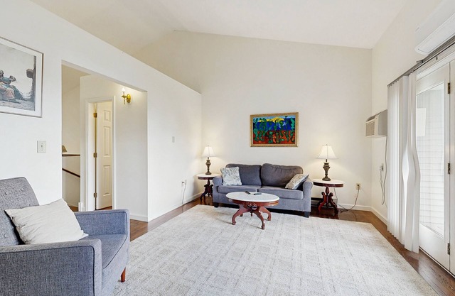 Dog-Friendly Townhouse w/Bay Views, Fast WiFi, and Partial A/C