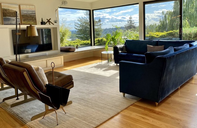 EPIC VIEW Mid-Century Modern Queen Anne Sanctuary