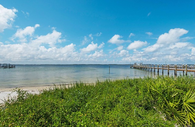 Family Beach neighborhood - 4br/3ba - sound access, awesome outside space!