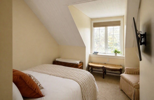 Granville Queen Inn Downtown Edenton Full Bed Top Floor
