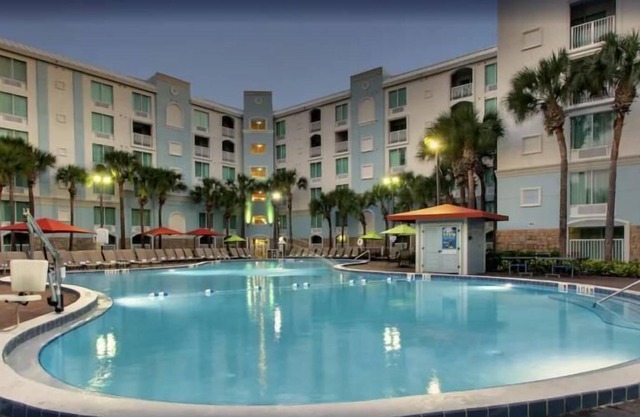 Great Find! Two Comfy Units for 8 Guests, Close to Disney! Pool, Hot Tub