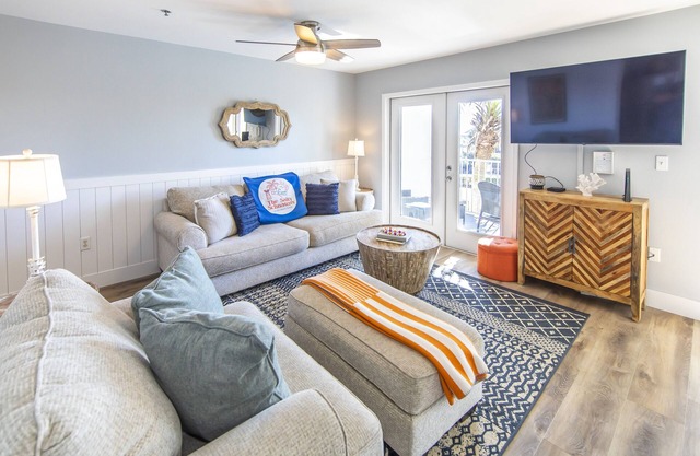 Gulf view, private beach, community pool, walk to shops and restaurants!