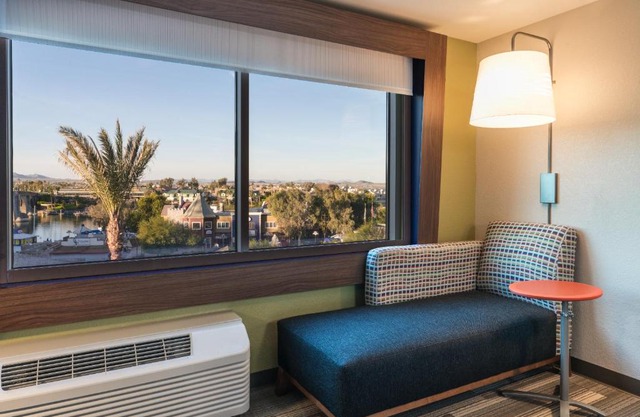 Holiday Inn Express Suites Havasu London Bridge Ihg Hotel 