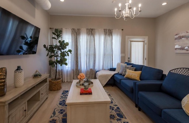 Indianapolis Chic Extravagant Brand New Home!