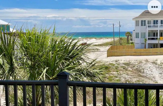 Pensacola Beach.2 min walk to the gulf on paved path.5 Bed/4 BathSleeps 16