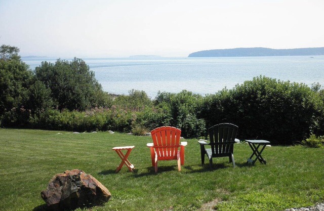 Pretty oceanfront cottage!! Roque Island views across the Bay.