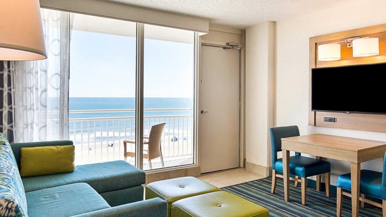 Photo of Livingroom in Northeast Virginia Beach