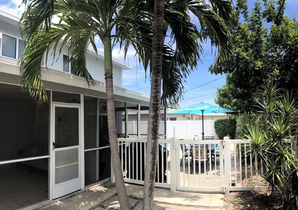 Photo of Buildings in Coral Ridge Isles