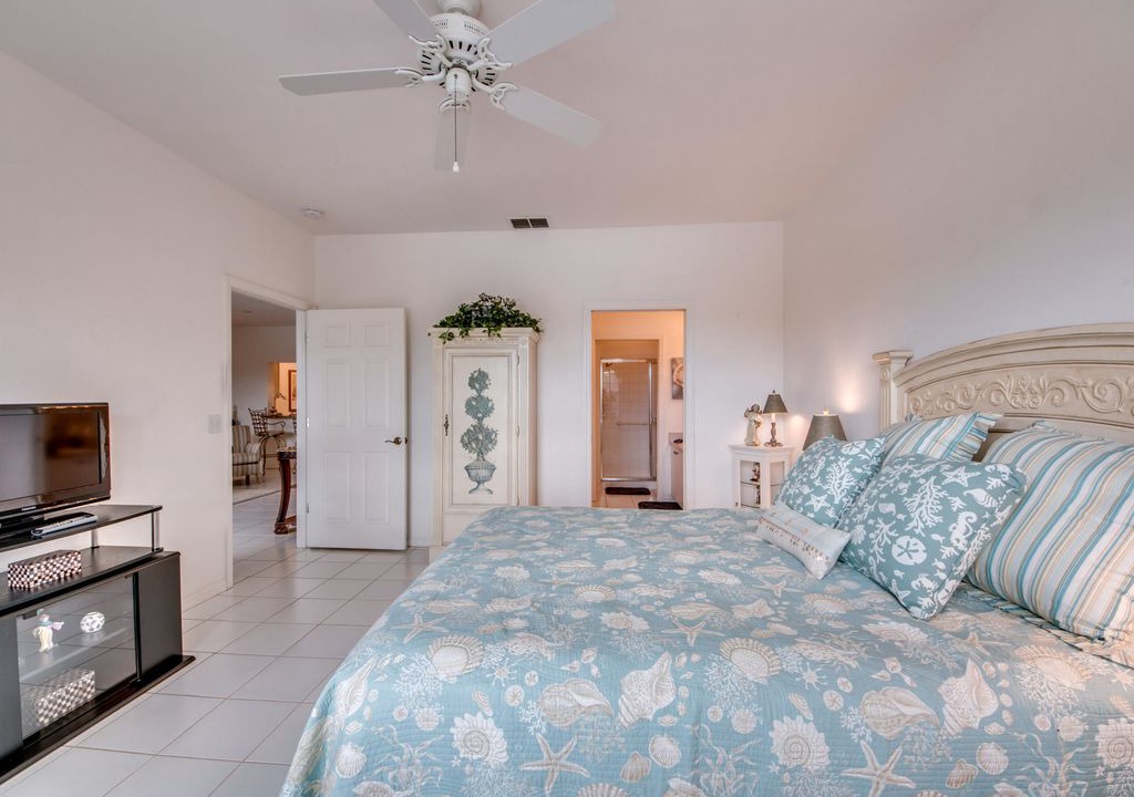 Photo of Bedroom in Cypress Lake