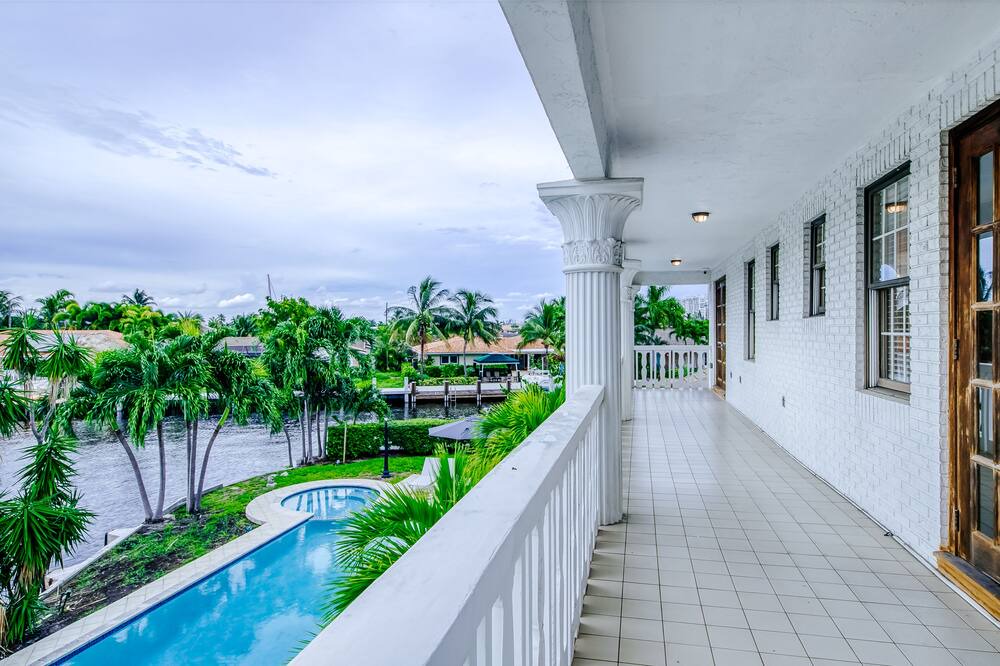 Photo of Others in Bermuda Riviera