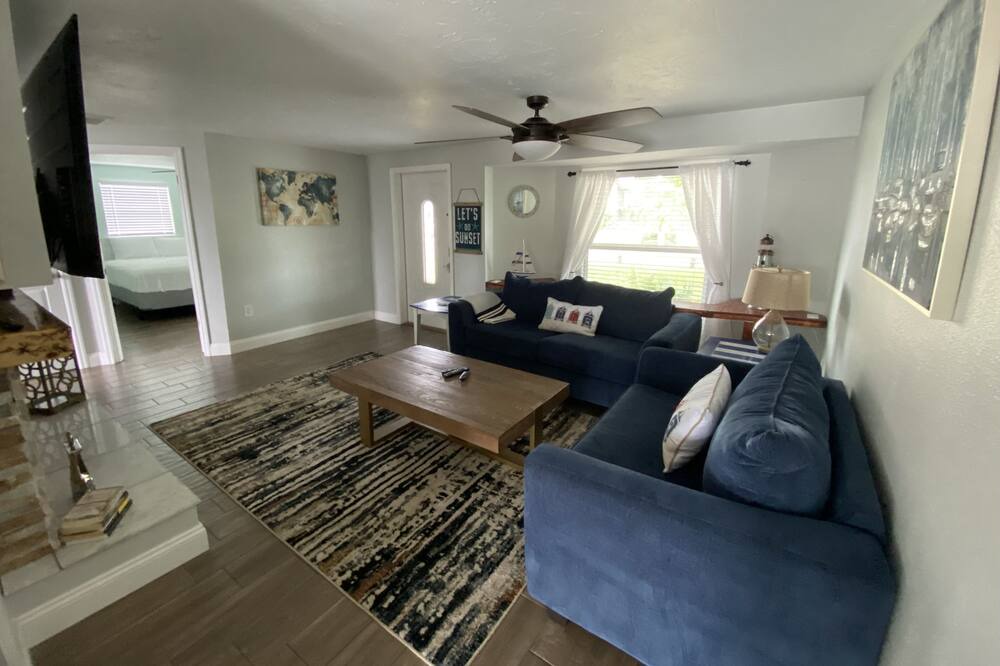 Photo of Livingroom in Fullers Earth