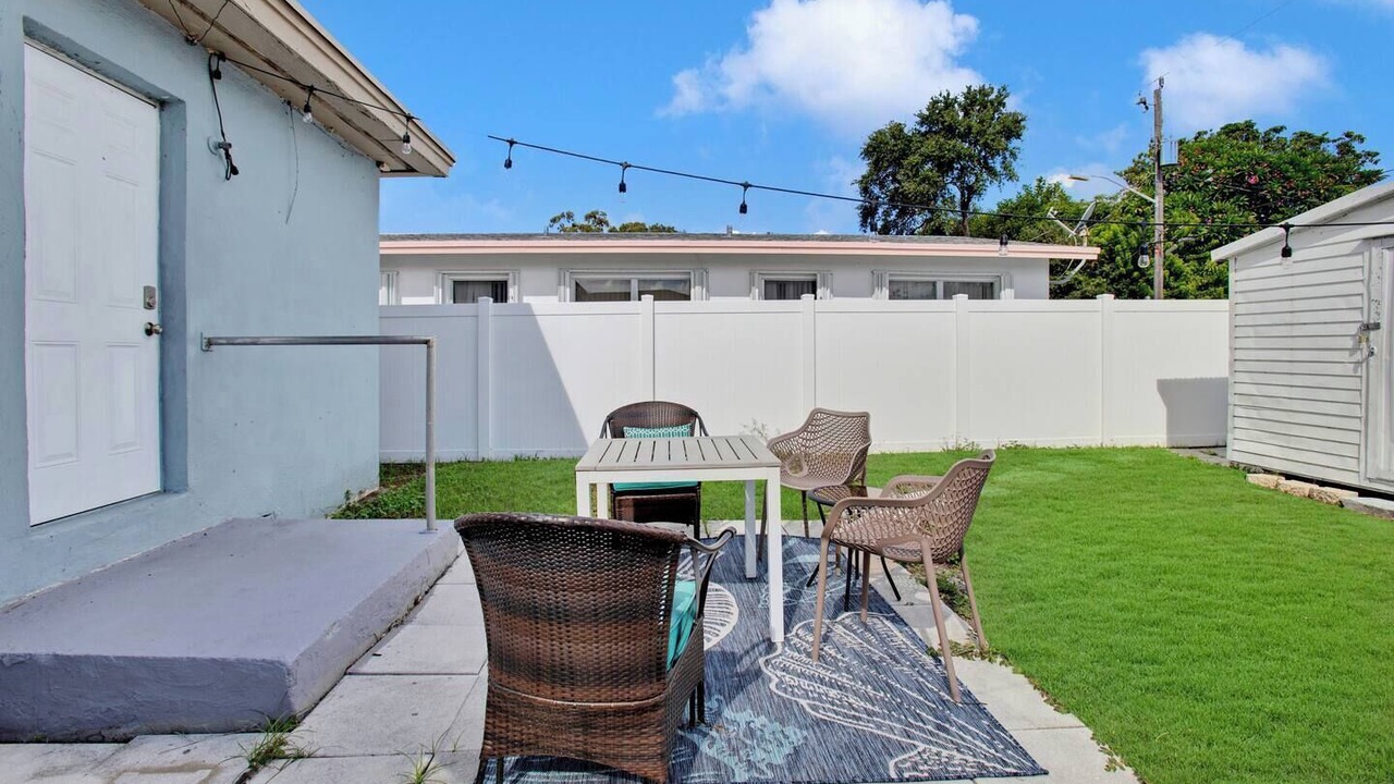 Photo of Patio Balcony in North Central Hollywood