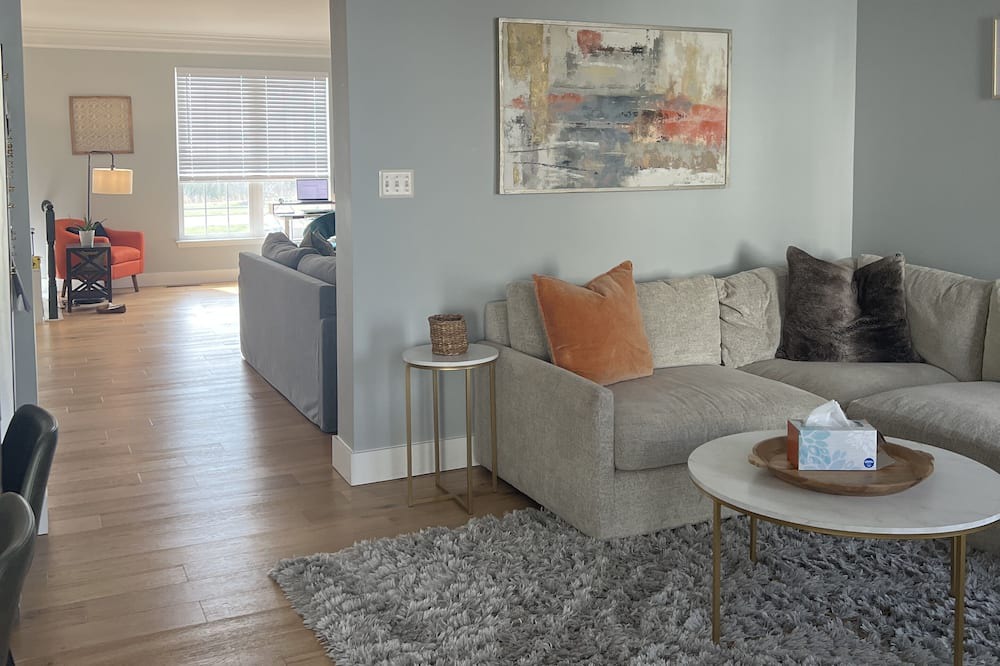Photo of Livingroom in Chantilly