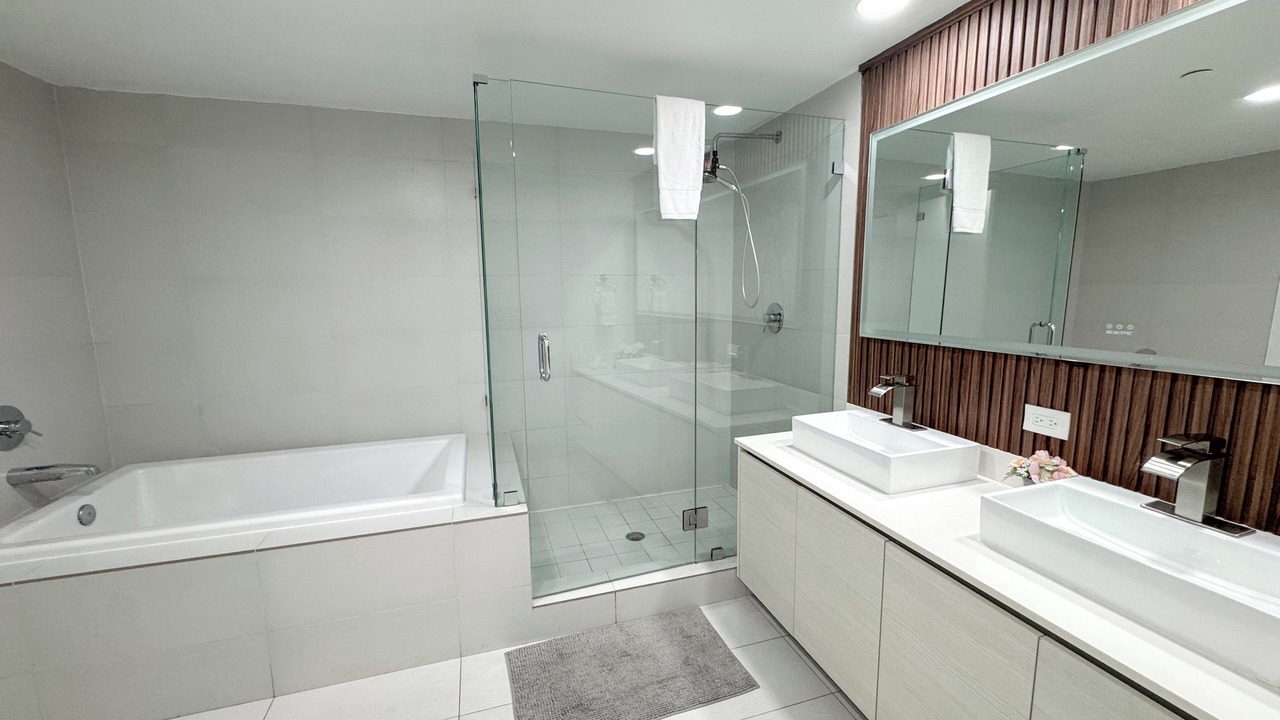 Photo of Bathroom in Hallandale Beach