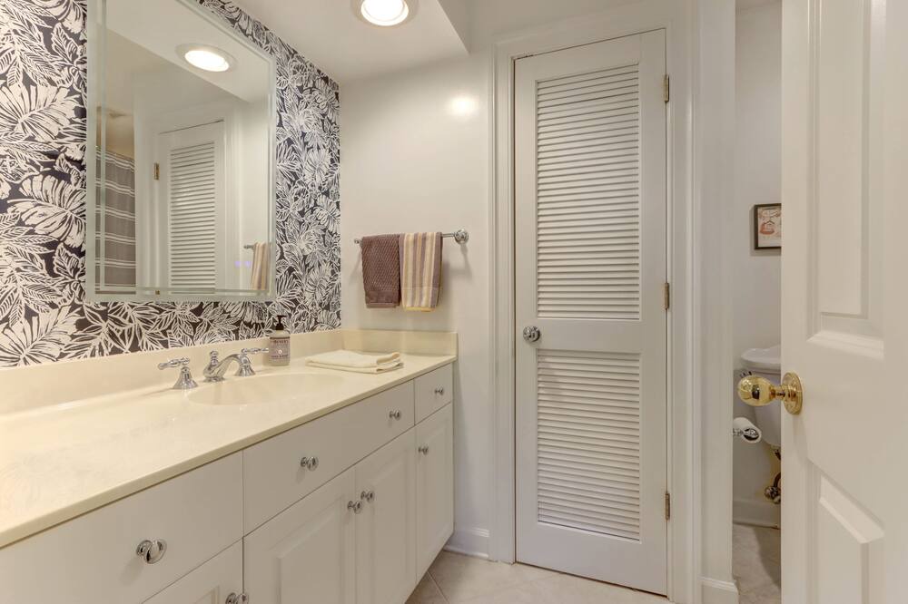 Photo of Bathroom in Old West Broad Neighborhood