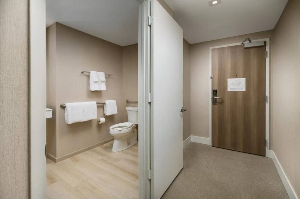 Photo of Bathroom in Bay Harbor Islands