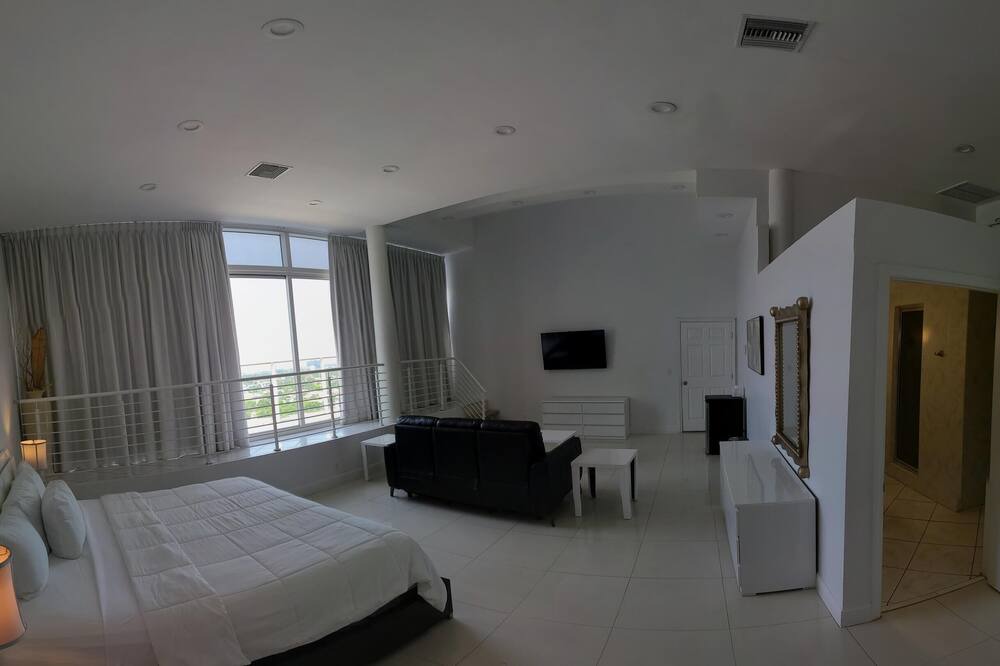 Photo of Bedroom in Bermuda Riviera