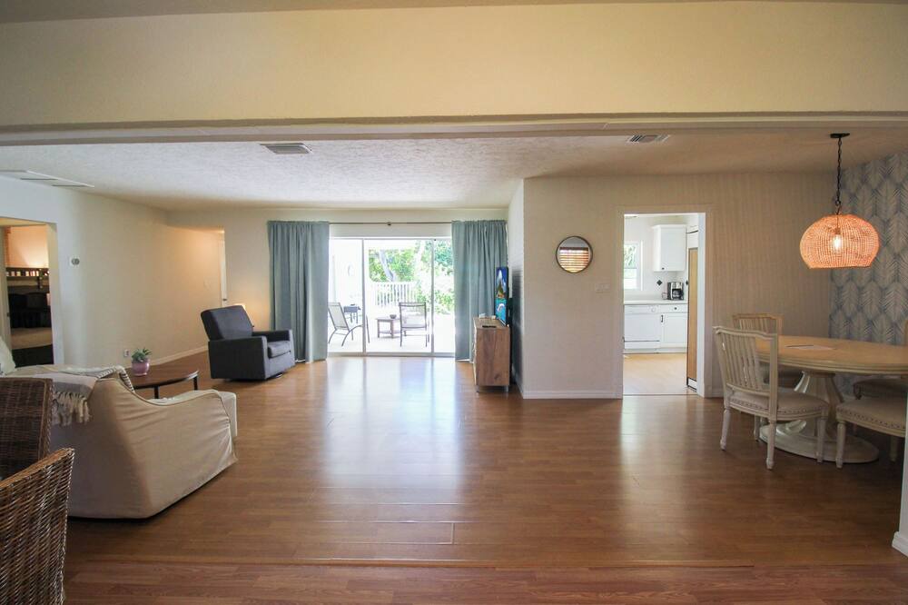 Photo of Others in Gulf Gate Estates