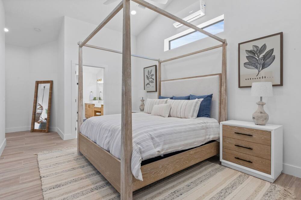 Photo of Bedroom in Eight Lakes