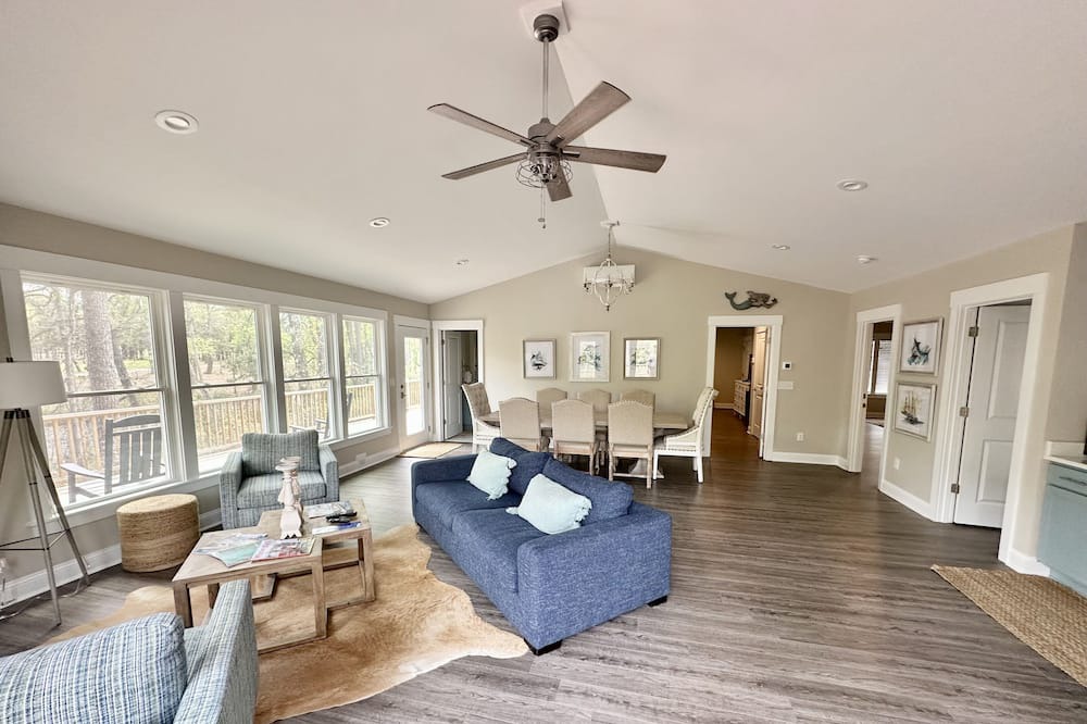 Photo of Livingroom in Elizabethtown