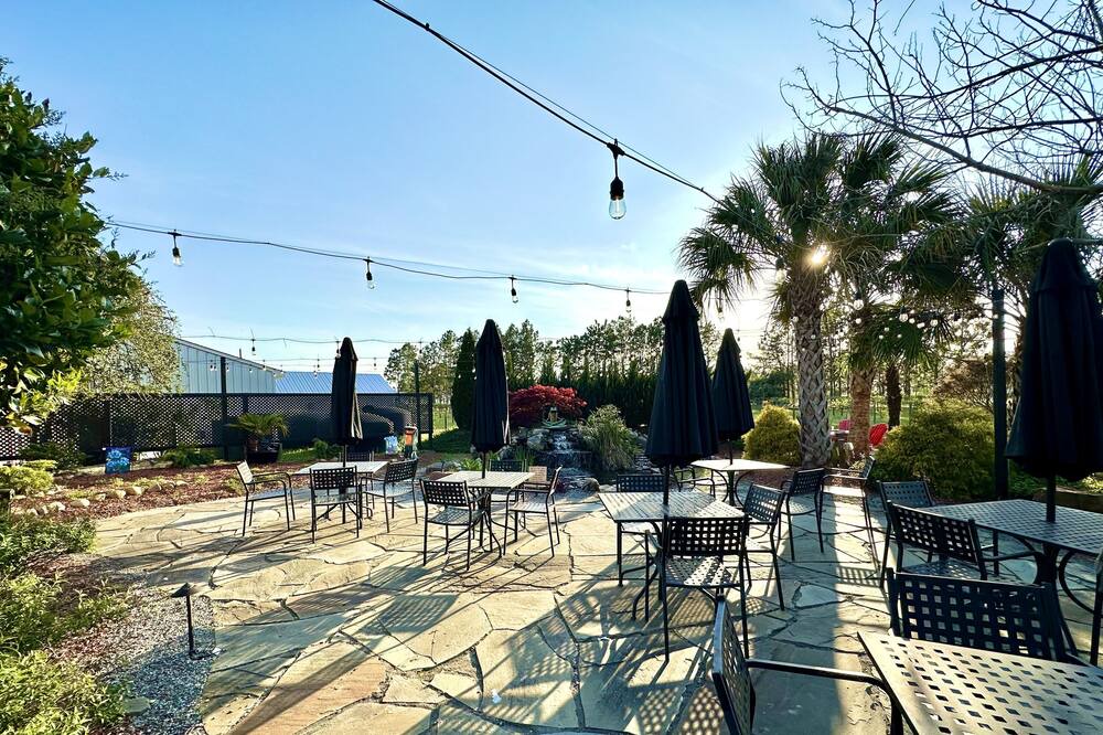 Photo of Outdoor in Elizabethtown