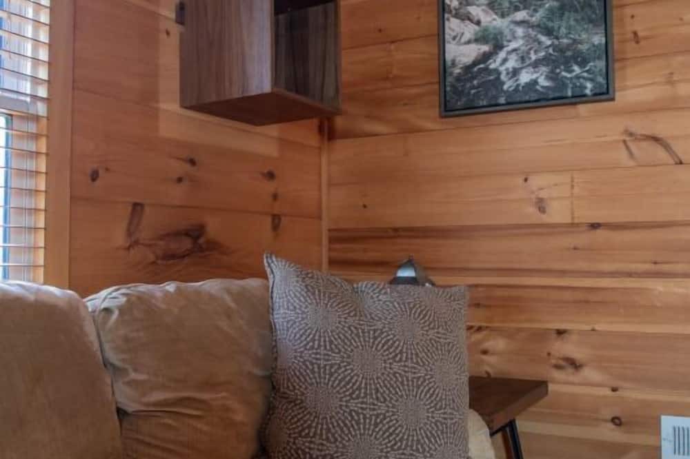 Photo of Livingroom in Saluda