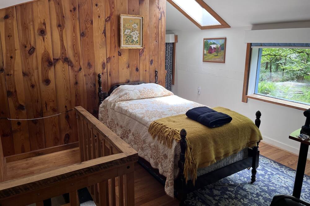 Photo of Bedroom in Saratoga Springs
