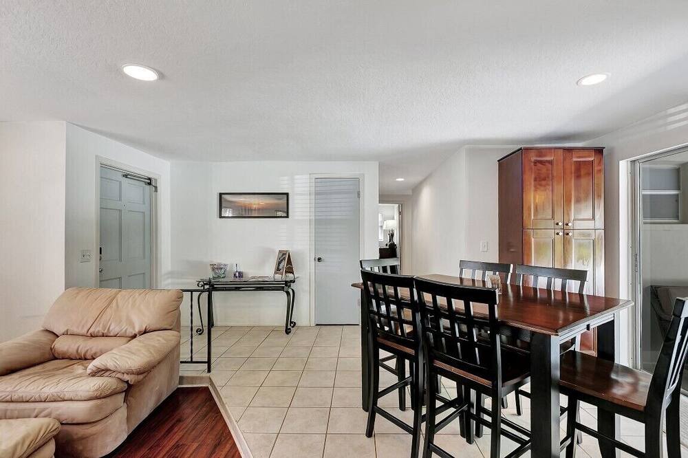 Photo of Livingroom in Pinellas Point
