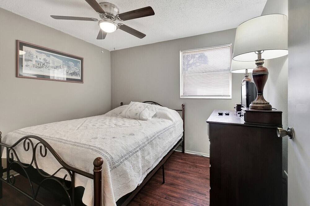Photo of Bedroom in Pinellas Point