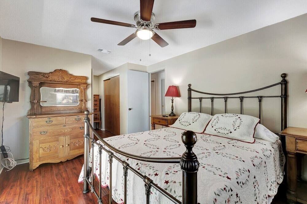 Photo of Bedroom in Pinellas Point