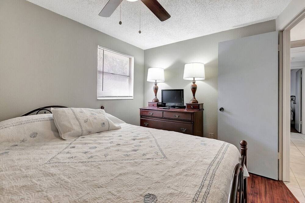 Photo of Bedroom in Pinellas Point