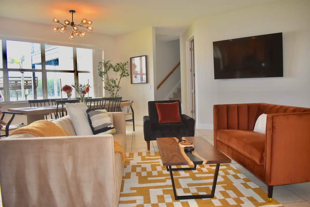 Photo of Livingroom in Land O' Lakes