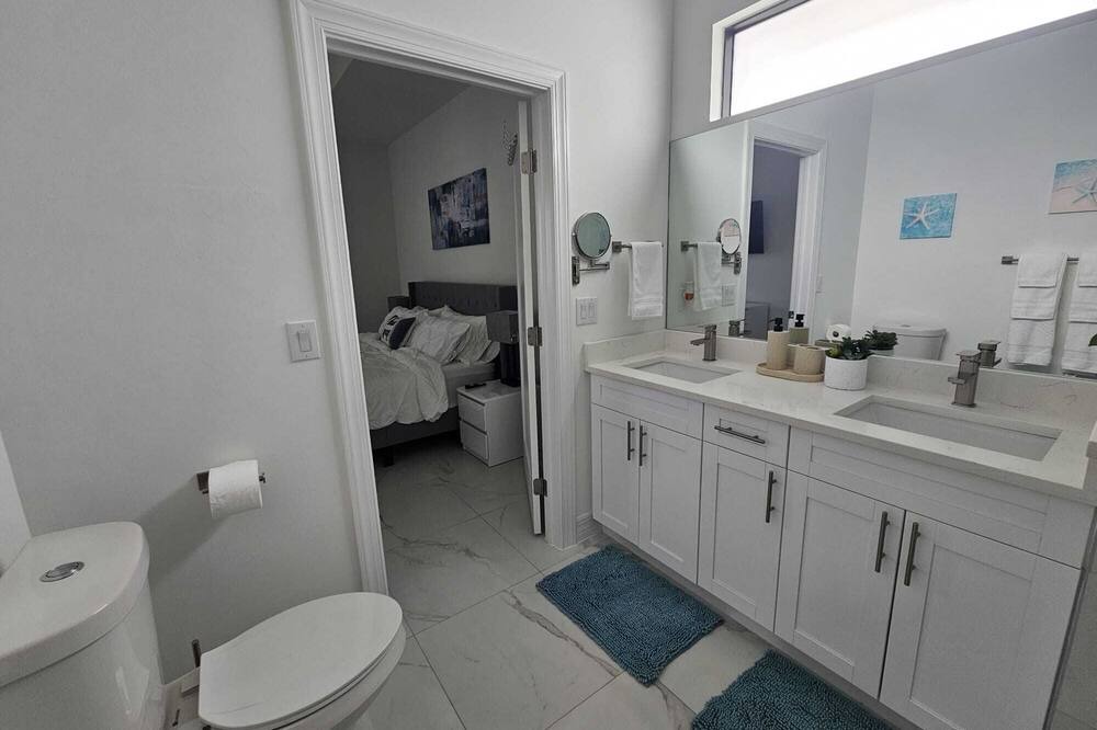 Photo of Bathroom in Diplomat