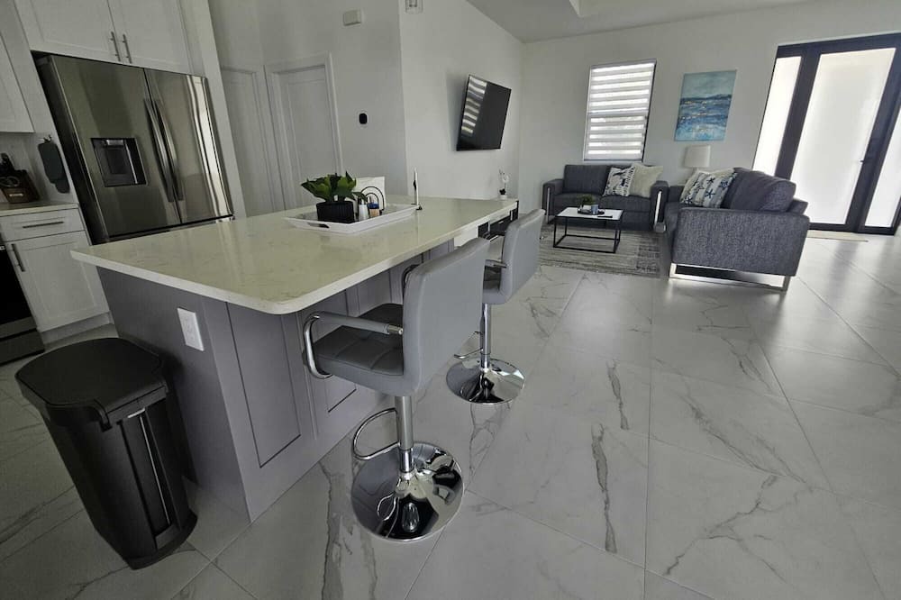 Photo of Others in Diplomat