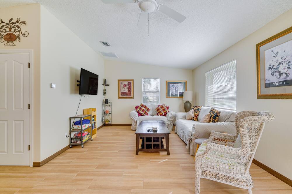 Photo of Livingroom in Springs at Kings Bay