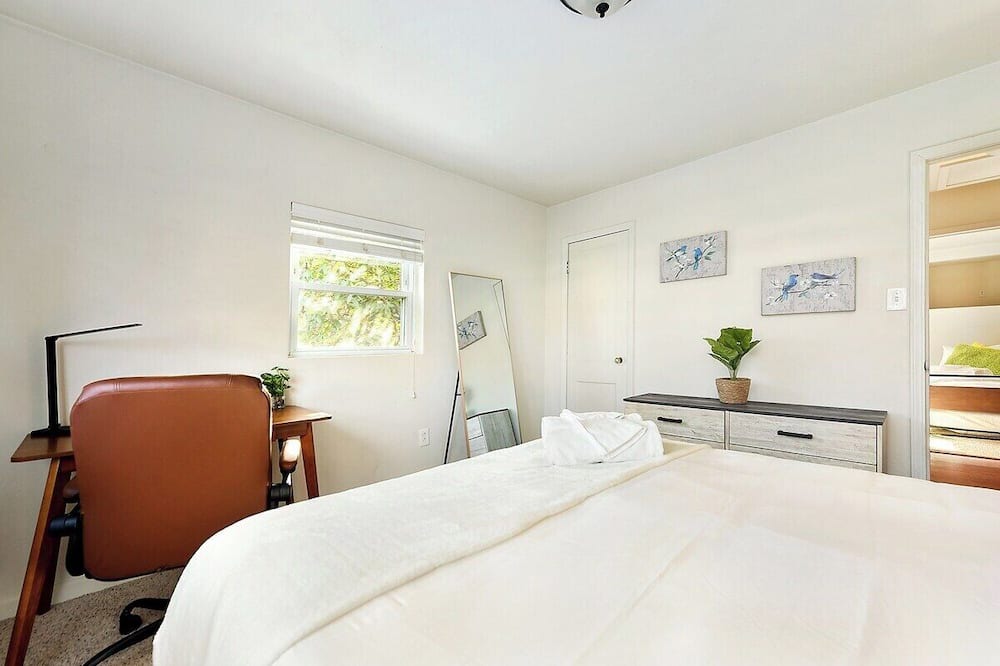 Photo of Bedroom in Point Breeze North
