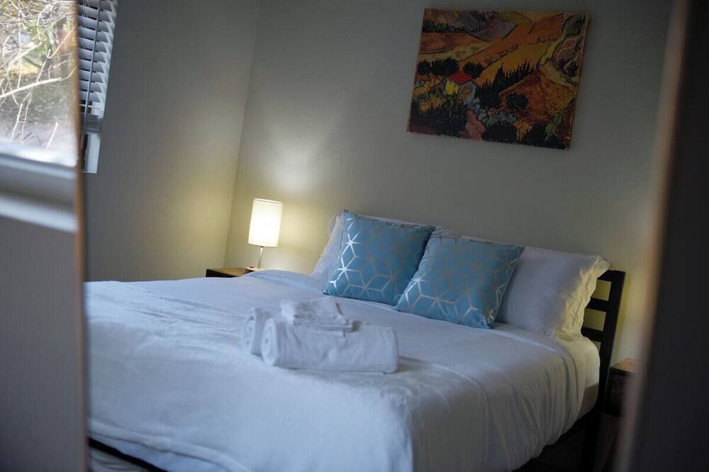 Photo of Bedroom in Point Breeze North