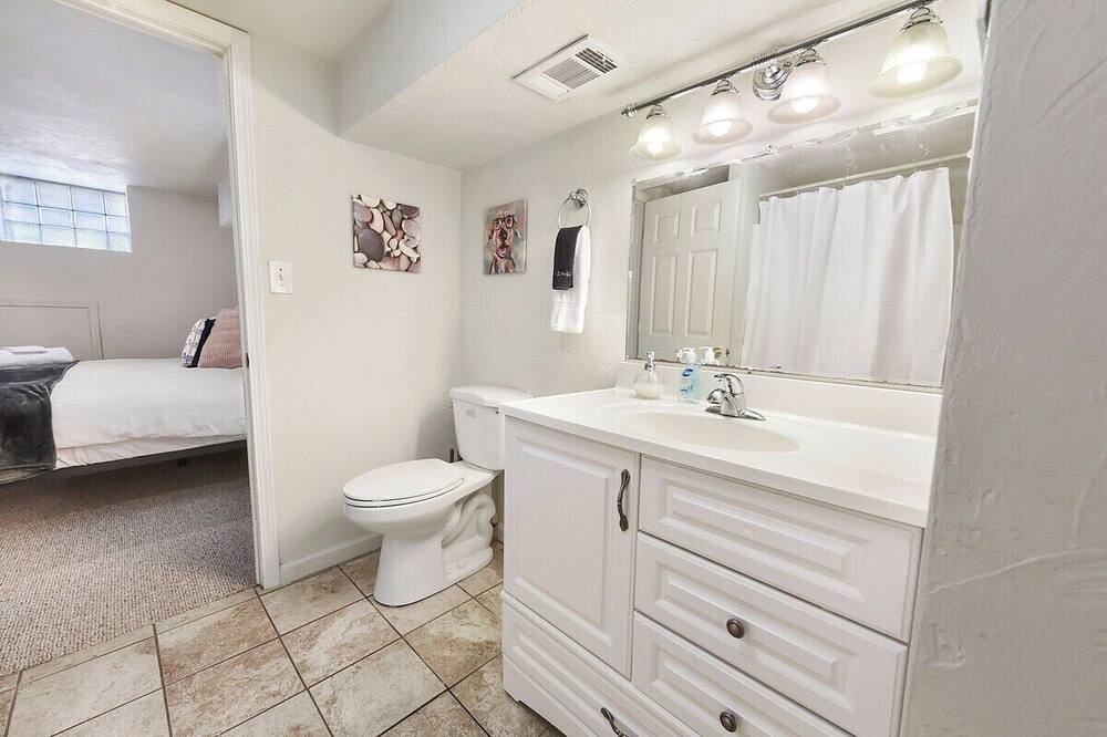 Photo of Bathroom in Point Breeze North