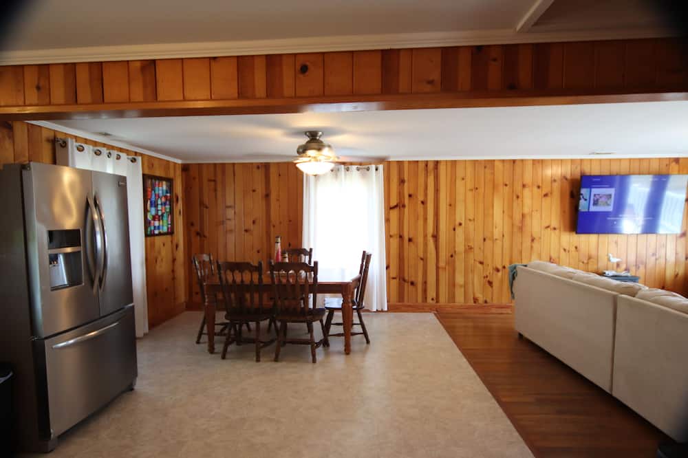 Photo of Livingroom in Carteret County