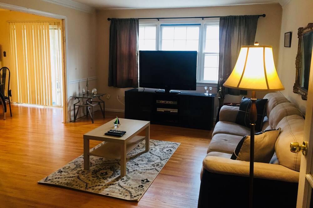 Photo of Livingroom in North Bethesda