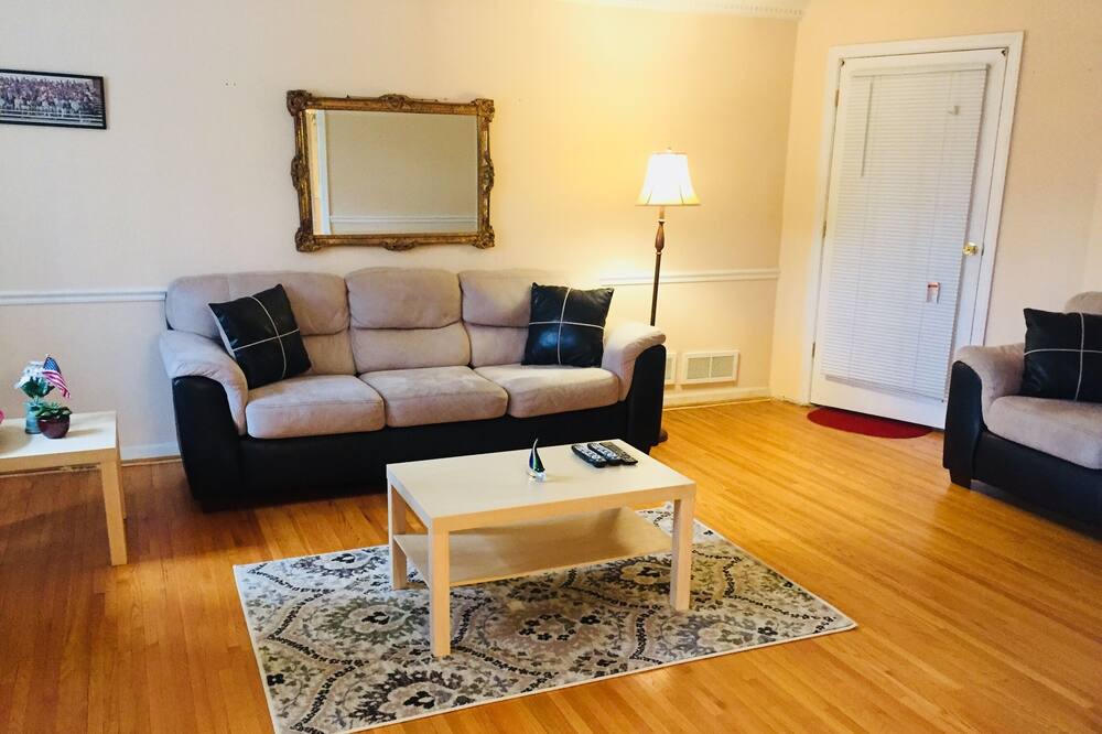 Photo of Livingroom in North Bethesda