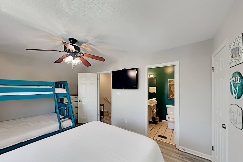 Photo of Bedroom in Miramar Beach