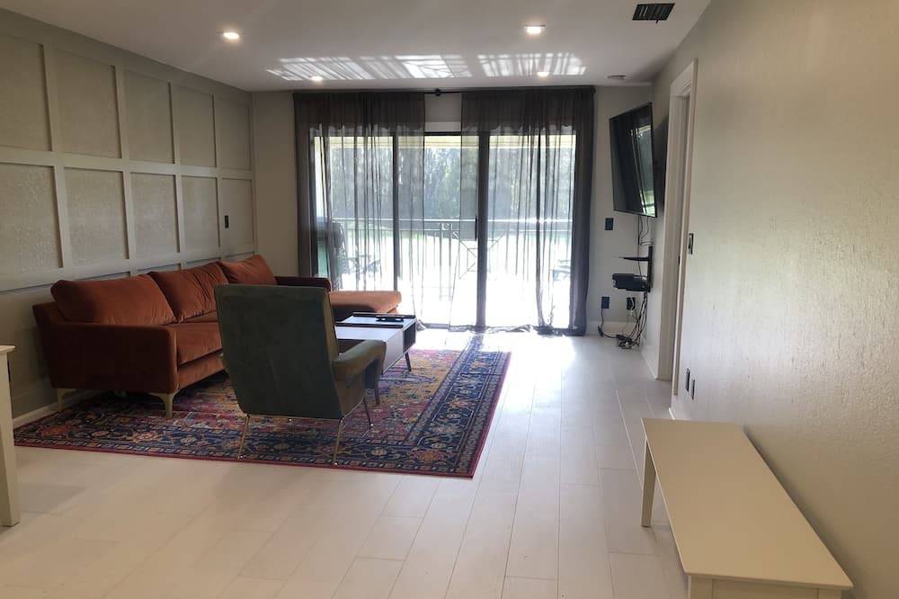 Photo of Livingroom in Wesley Chapel