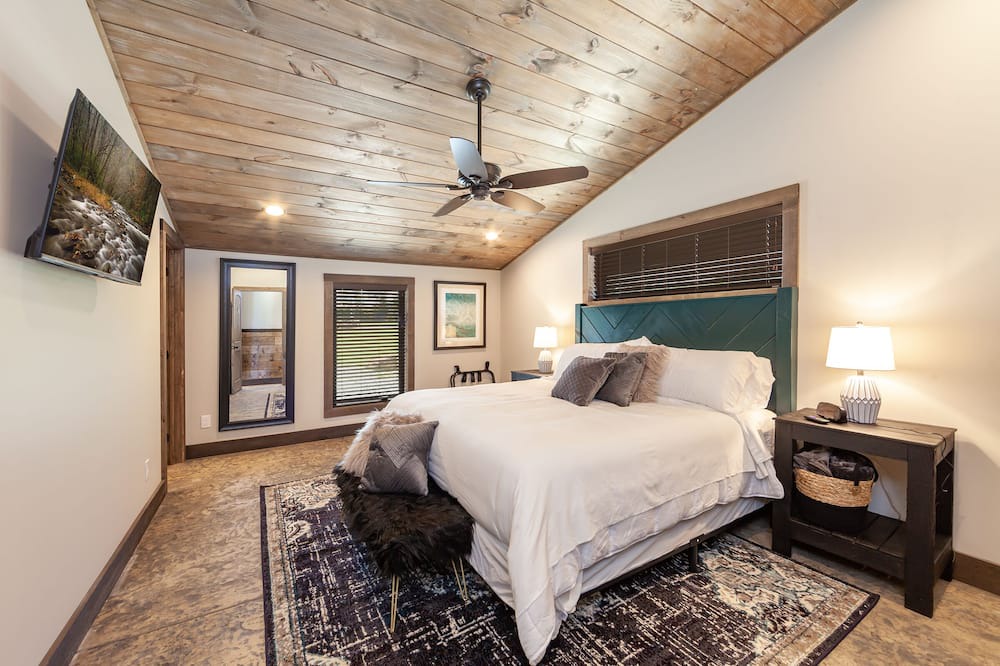 Photo of Bedroom in Wears Valley