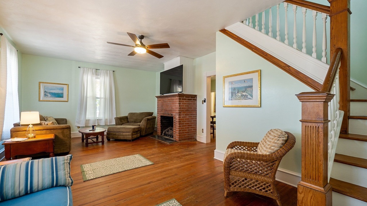 Photo of Bedroom in Willoughby Spit