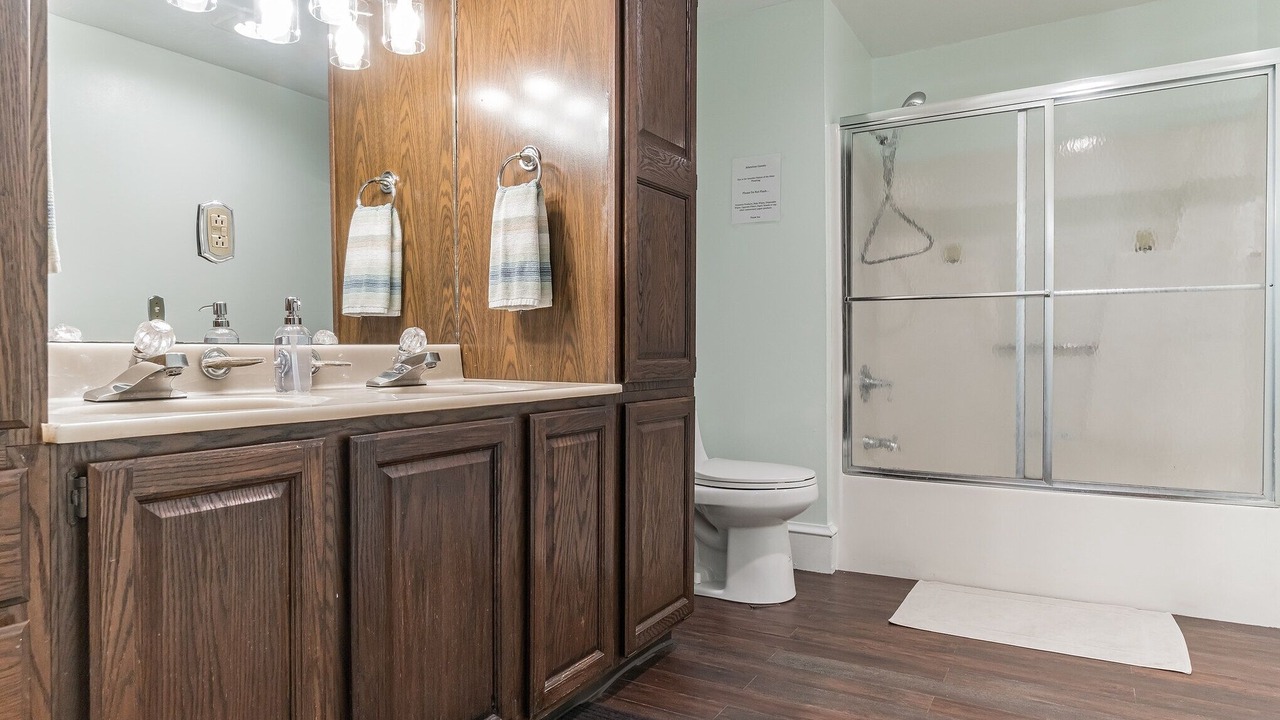 Photo of Bathroom in Willoughby Spit