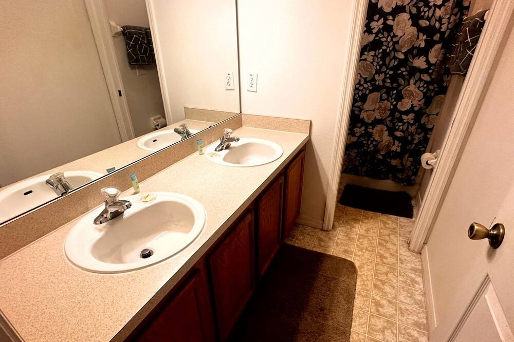 Photo of Bathroom in Sunset Ridge